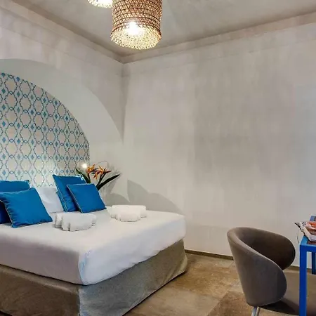 Gocce - Casa Rosada Waterfront With Private Pool