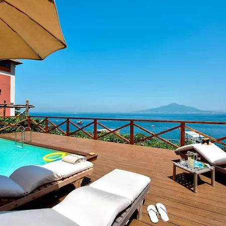 Apartment Gocce - Casa Rosada Waterfront With Private Pool