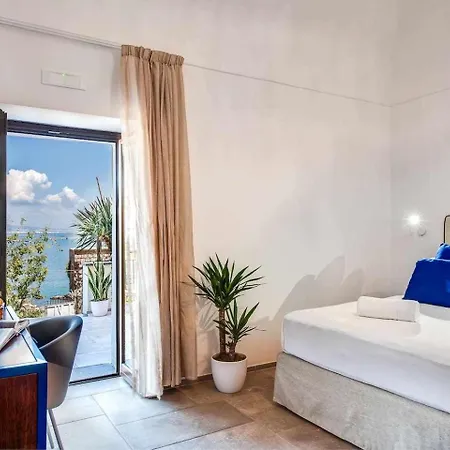 Apartment Gocce - Casa Rosada Waterfront With Private Pool *
