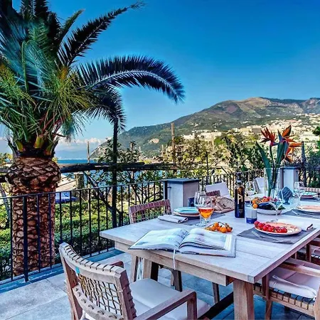 Apartment Gocce - Casa Rosada Waterfront With Private Pool